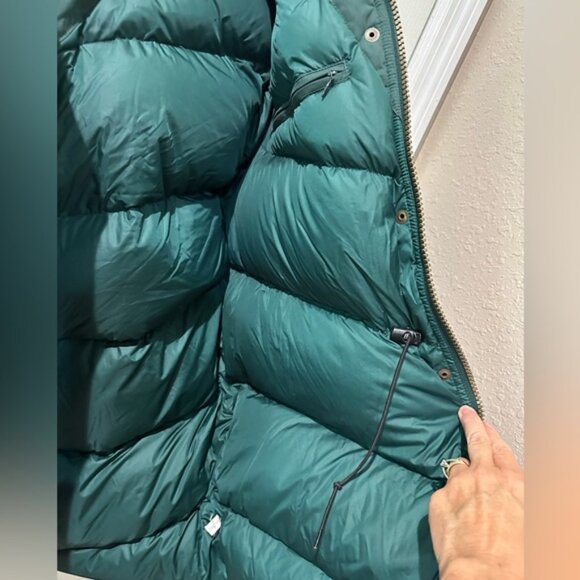 L.L. Bean Ladies Green Goose Down Parka w/ Removable Fur Trimmed Hood - Picture 11 of 11